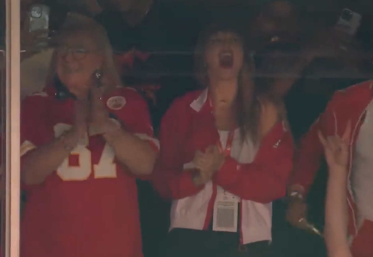 Chiefs Cheerleader Goes Viral With Taylor Swift In Attendance - The Spun:  What's Trending In The Sports World Today