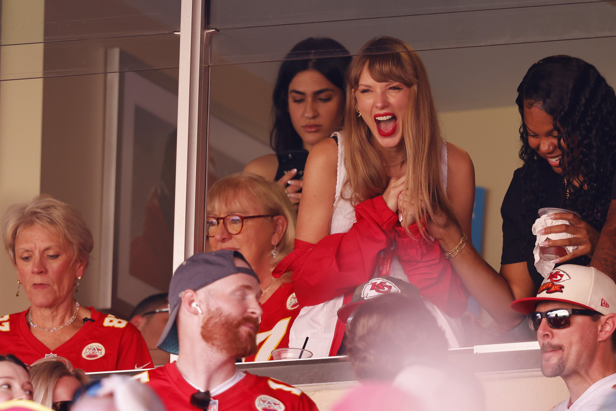 Taylor Swift Wears Jacket From Erin Andrews' Line at Chiefs Game