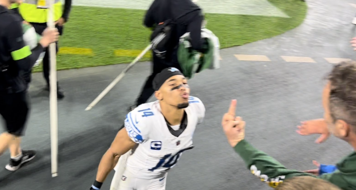 Amon-Ra St. Brown Had Perfect Response To Packers Fan Giving Him Middle