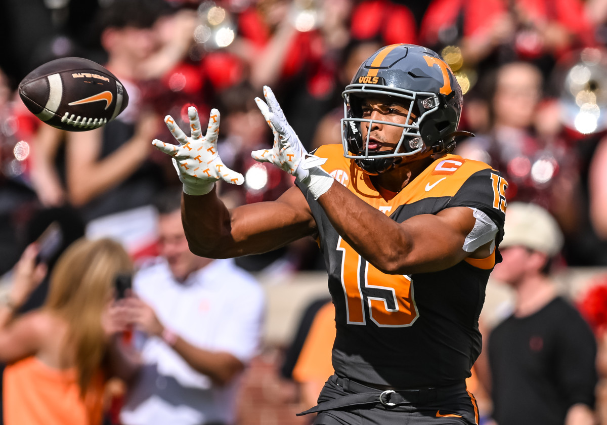 Tennessee wide receiver Bru McCoy (15) catches a pass during the