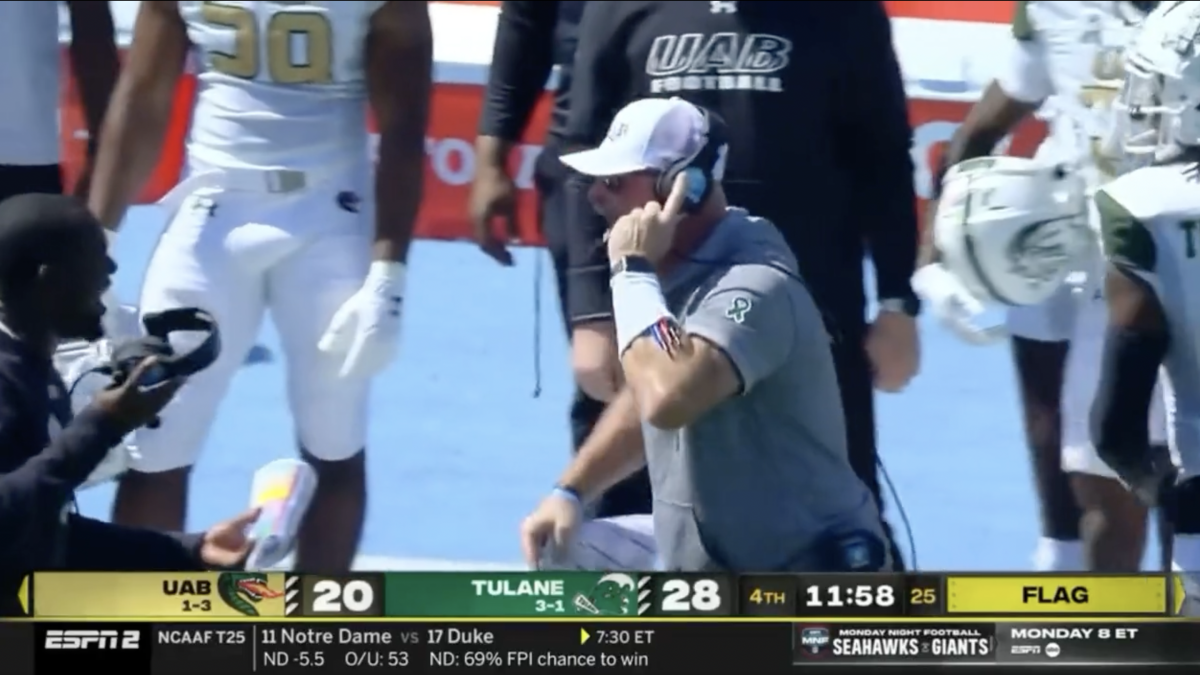 Trent Dilfer Lost His Mind On The Sideline After UAB Committed A Penalty -  The Spun: What's Trending In The Sports World Today