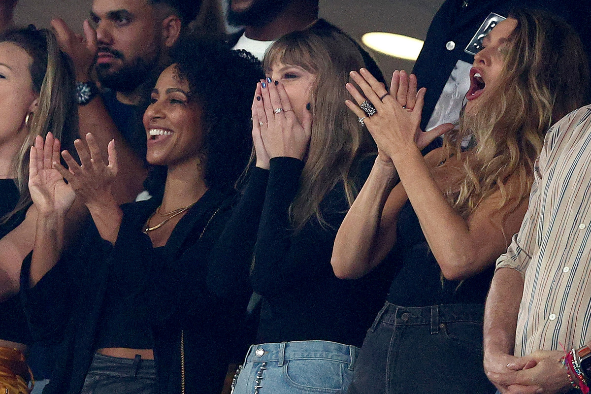 Taylor Swift's Reaction To Chiefs' First Touchdown Is Going Viral - The