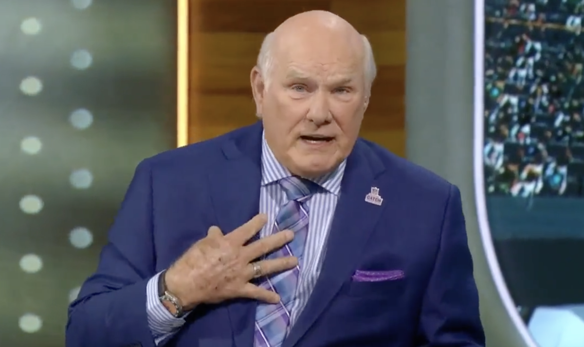 Terry Bradshaw surprises Fox Sports NFL colleagues with special