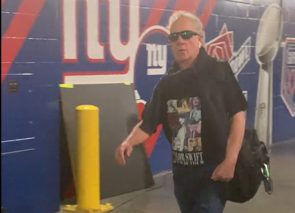 A Seahawks Coach Wore A Taylor Swift Shirt To Stadium Tonight - The Spun:  What's Trending In The Sports World Today