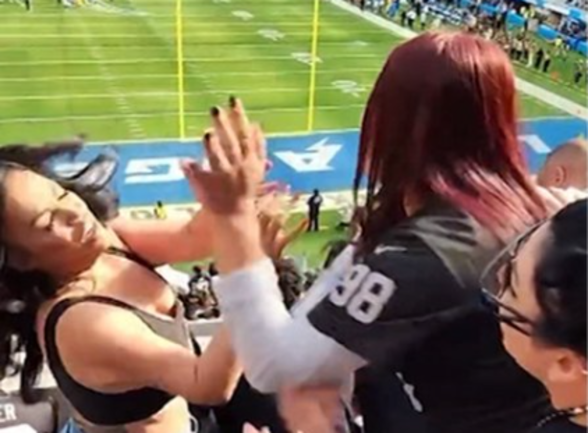 Two Women Got Into A Violent Fight At NFL Game On Sunday - The Spun: What's  Trending In The Sports World Today