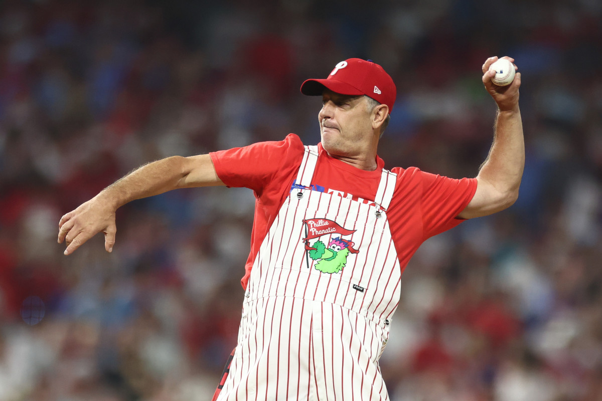 Jamie Moyer Goes Viral For Appearance At Phillies Playoff Game