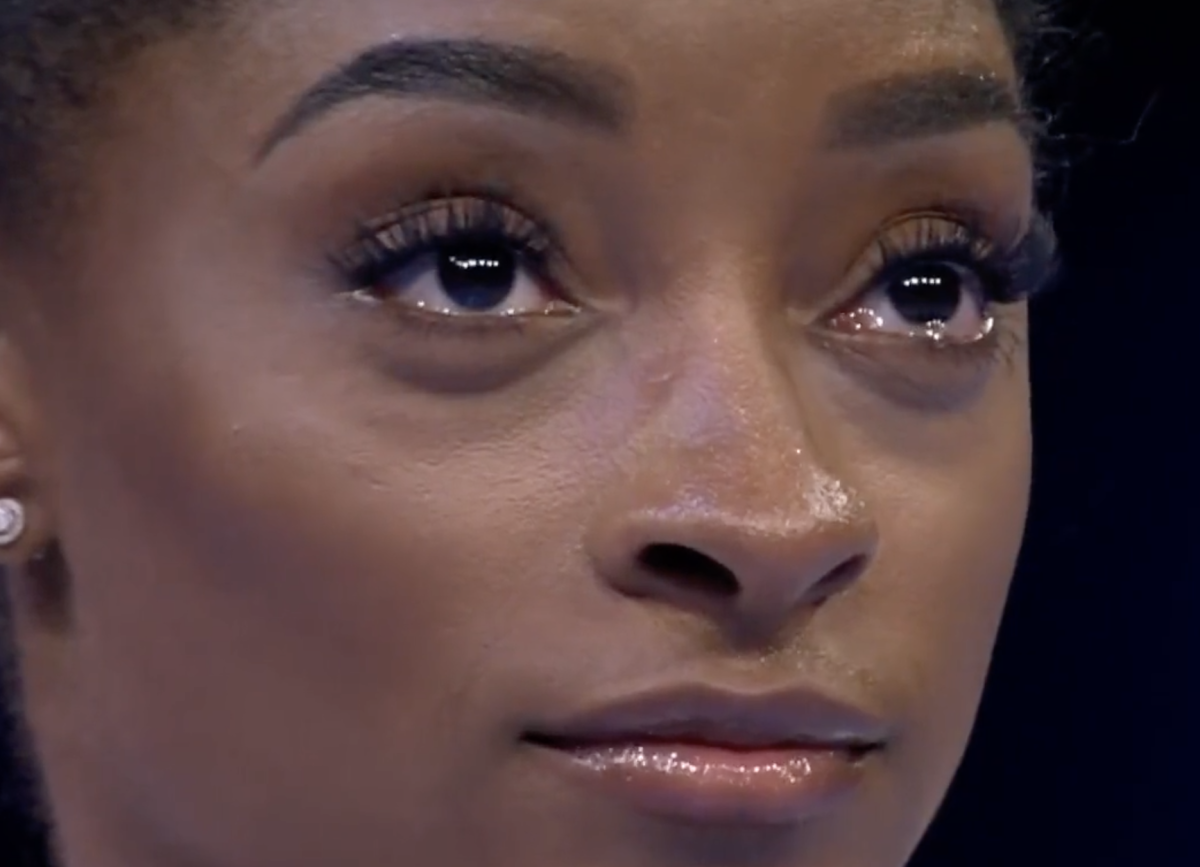 Simone Biles Gets Emotional During National Anthem After Becoming Most ...