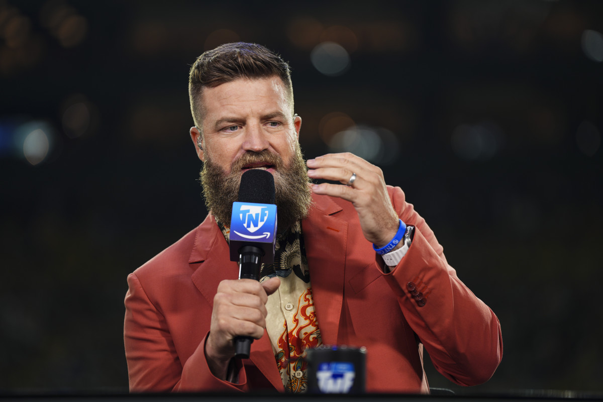 Ryan Fitzpatrick Went Shirtless On Live Tv Last Night For Some Reason The Spun 