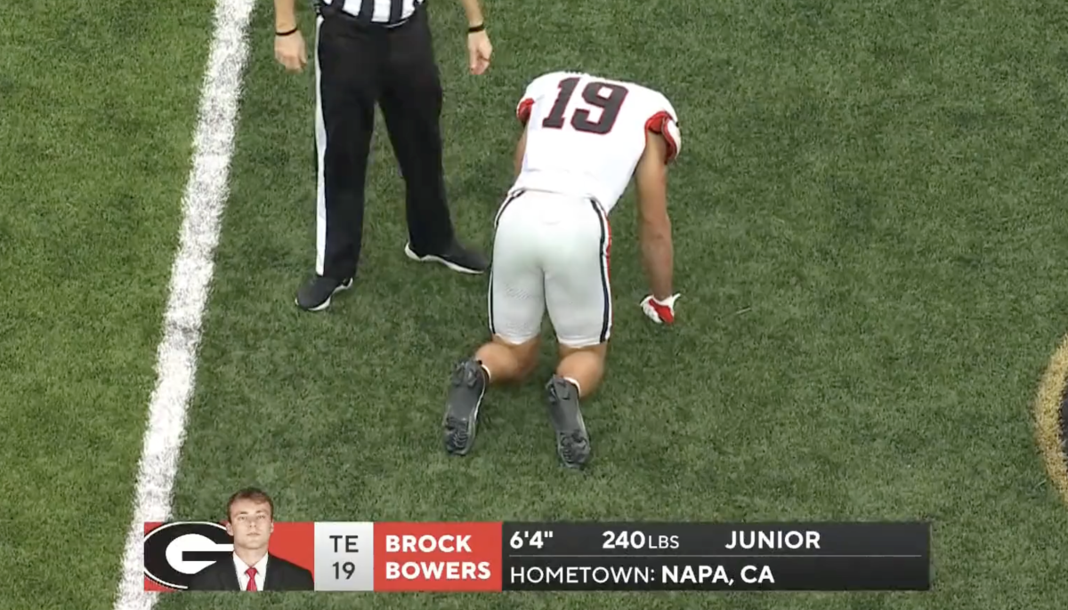 Star Brock Bowers Leaves Game After Apparent Leg Injury The Spun