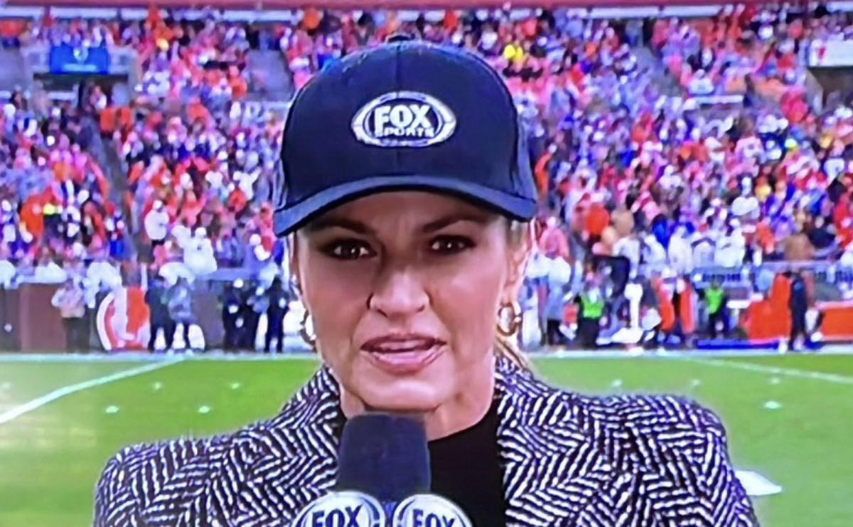 NFL Fans Do Not Like Erin Andrews' Outfit On Sunday Afternoon - The Spun