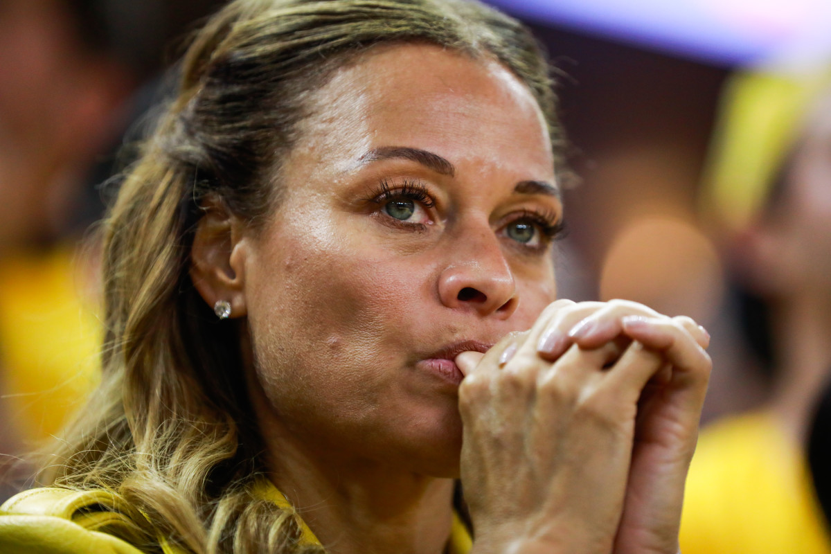 Stephen Curry's Mom, Sonya, Speaks Out On Harassment From NBA Fans ...