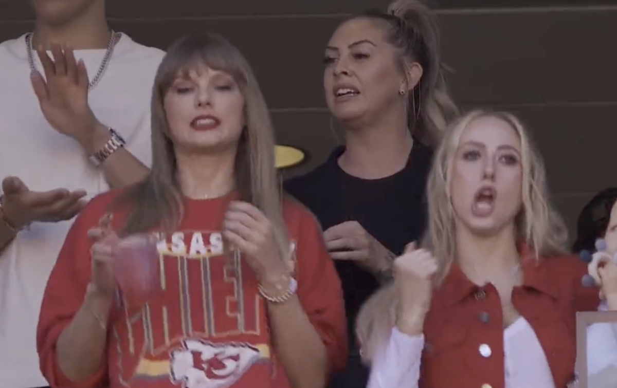 Taylor Swift, Brittany Mahomes Going Viral In Booth On Sunday - The Spun