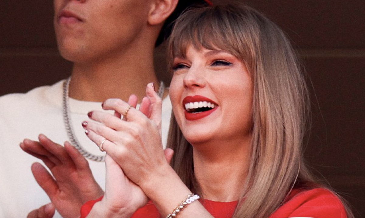 Taylor Swift wearing a bracelet.