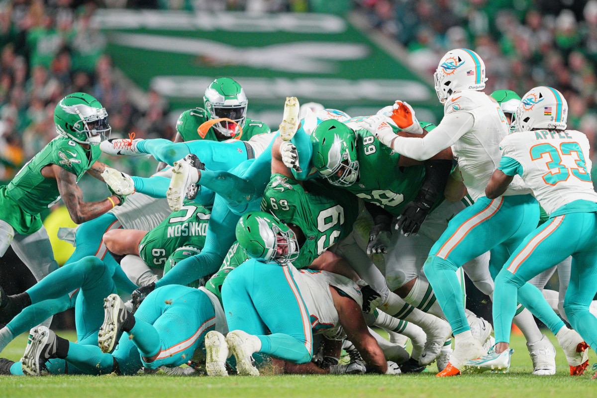 https://thespun.com/.image/t_share/MjAxNzAzNTc1Nzc1MDk0NDE1/nfl-oct-22-dolphins-at-eagles.jpg