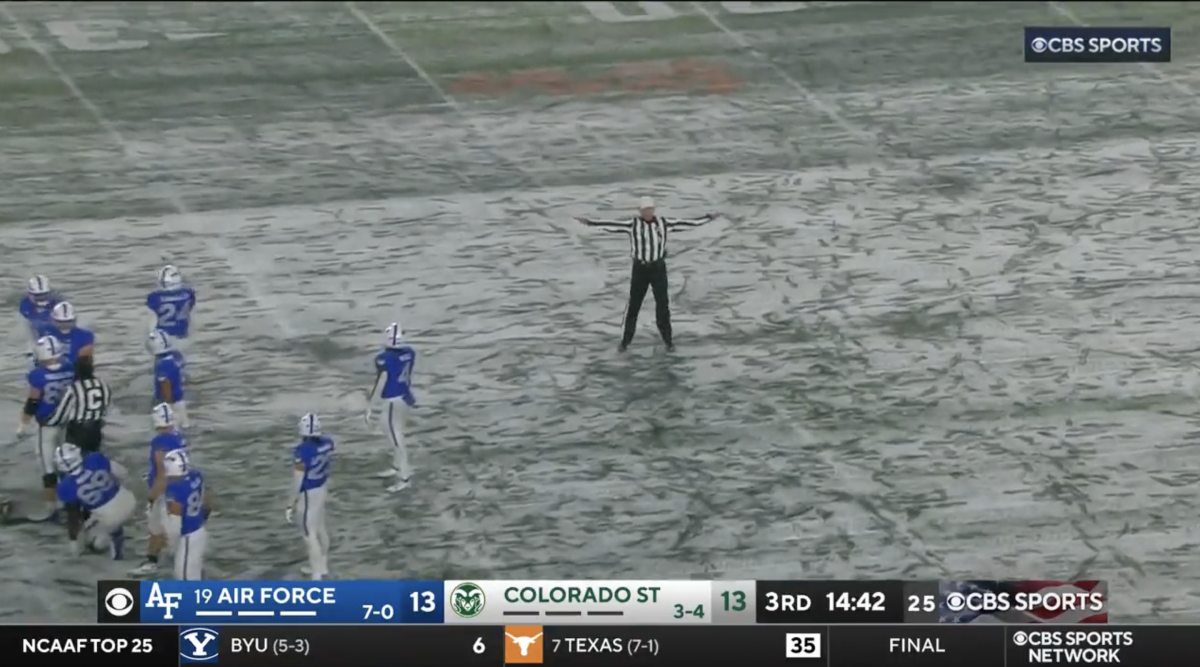 College Football Team Penalized For Fans Throwing Snowballs The Spun