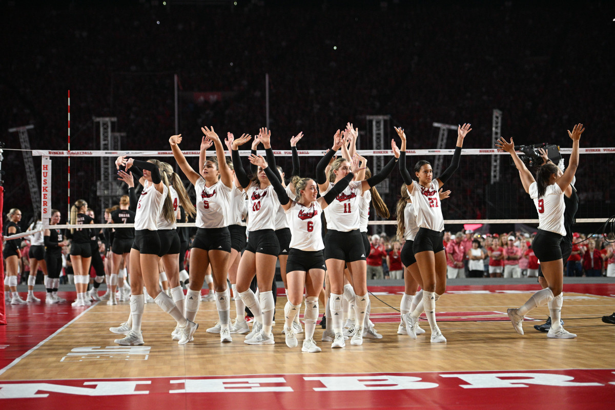 Nebraska s Starting Quarterback Is Dating The School s Volleyball Star 