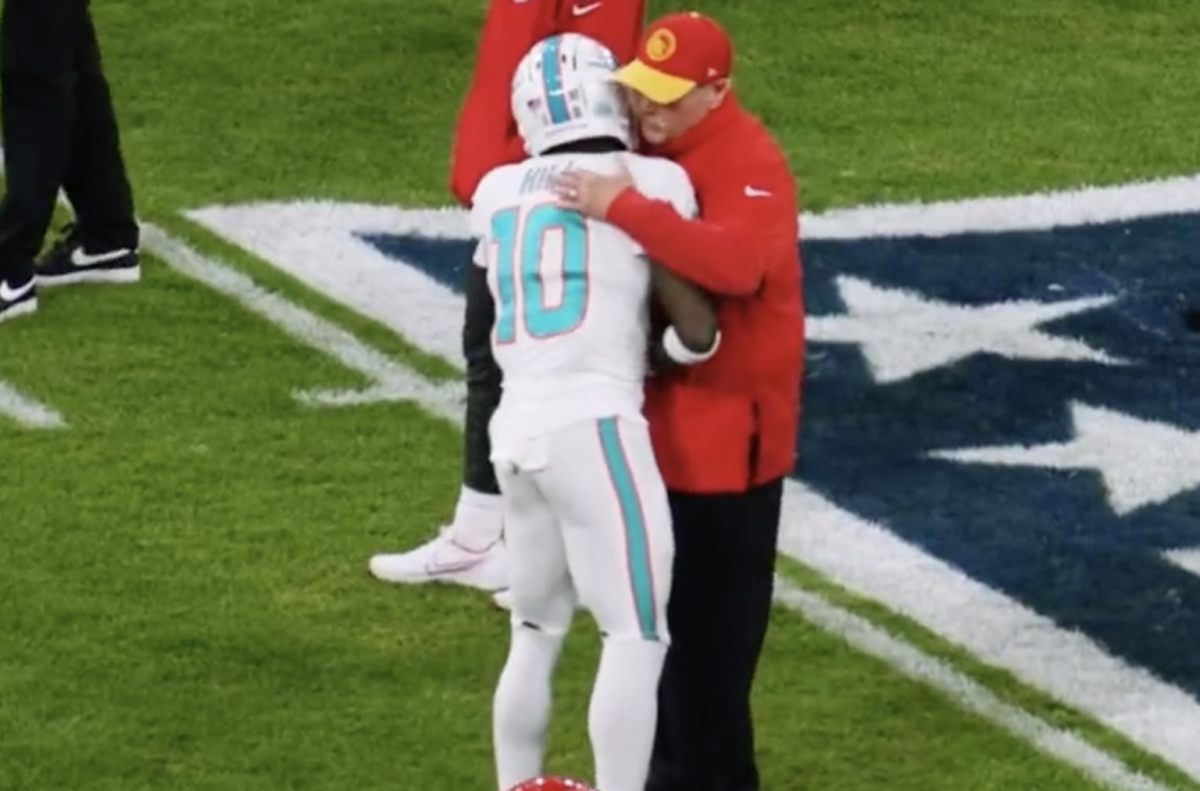 Video Shows What Tyreek Hill Told Andy Reid Before Sunday's Game - The Spun