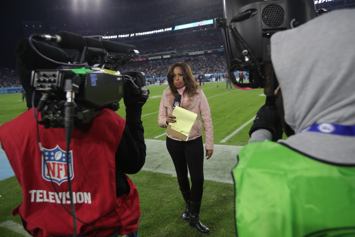 Pam Oliver Struggles with Health Issues During Match Reporting, Fans  Concerned