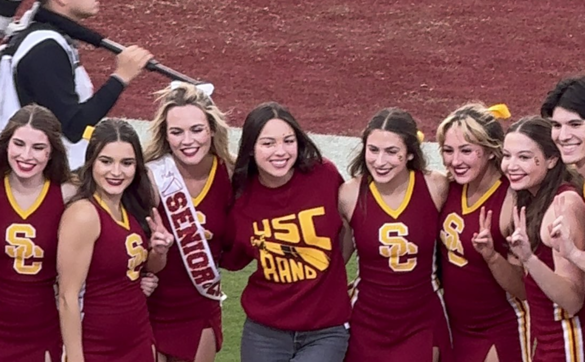 photo-of-olivia-rodrigo-usc-cheerleaders-making-headlines-the-spun