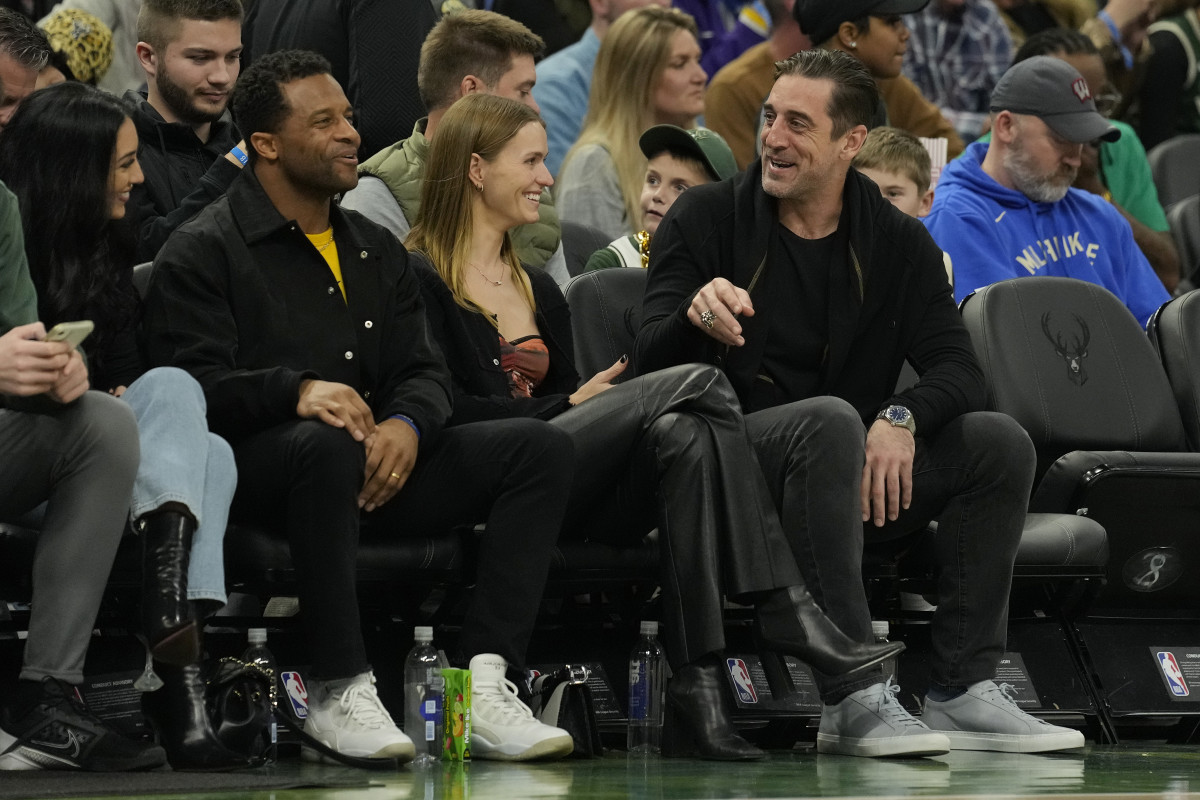 Aaron Rodgers Rumored Girlfriend Goes Viral Sitting Courtside The Spun