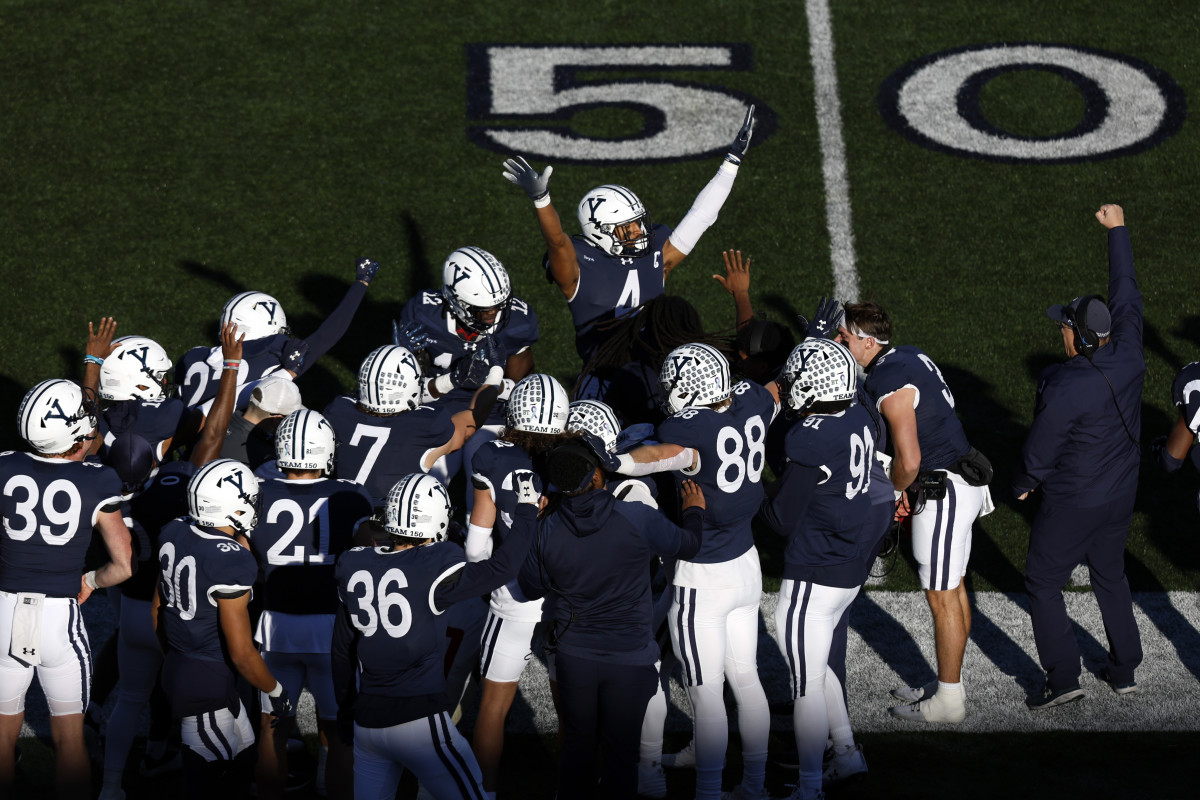 Yale Football Star Jonathan Mendoza Is Transferring - The Spun