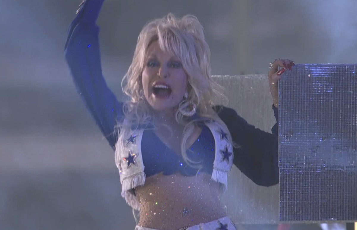 Everyone's Saying Same Thing About Dolly Parton's Halftime Show The