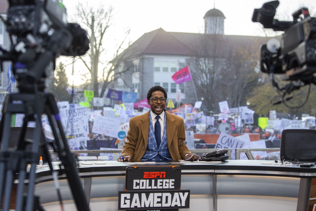 Desmond Howard Floats Potential Nick Saban Replacement - The Spun