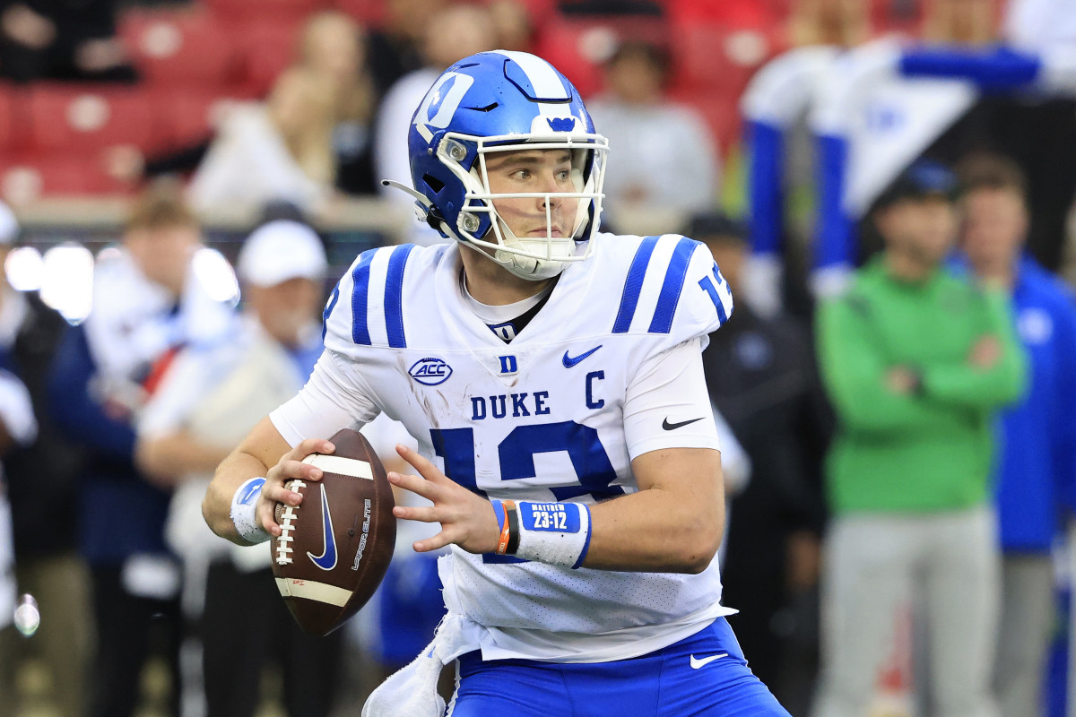 Duke transfer quarterback Riley Leonard commits to Notre Dame football