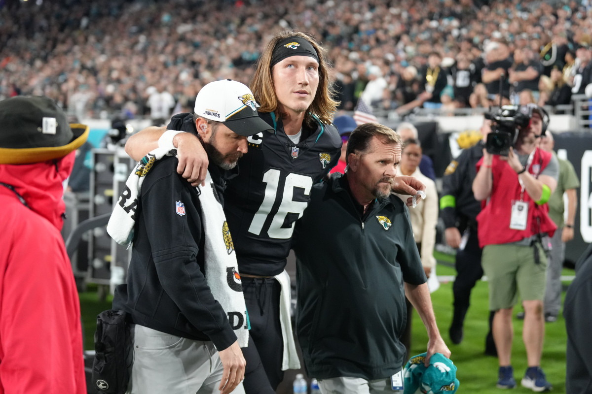 Trevor Lawrence Posts Message For Fans After Scary Injury The Spun