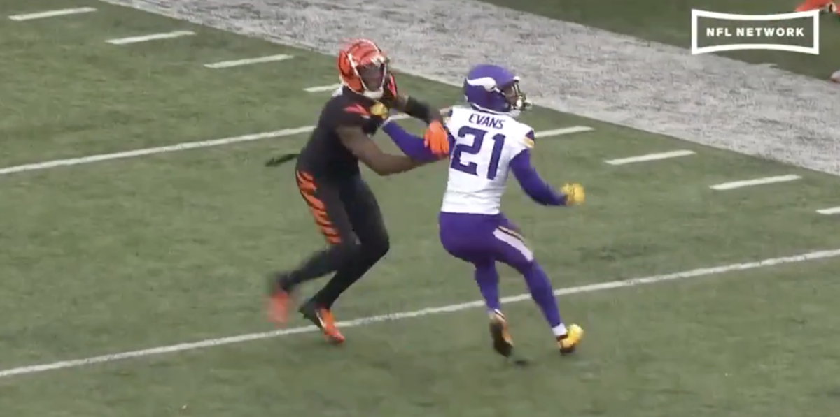 Bengals Fans Furious With Clear Missed Pass Interference Penalty - The Spun