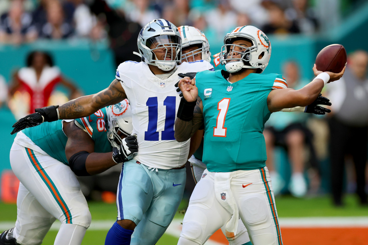 Photo Shows Refs Missed Blatant Penalty In Cowboys vs. Dolphins The