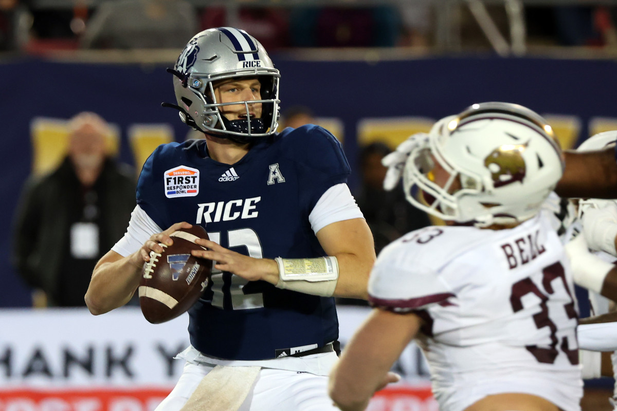 Stadium Ran Out Of Alcohol In 3rd Quarter Of Tonight's Bowl Game - The Spun