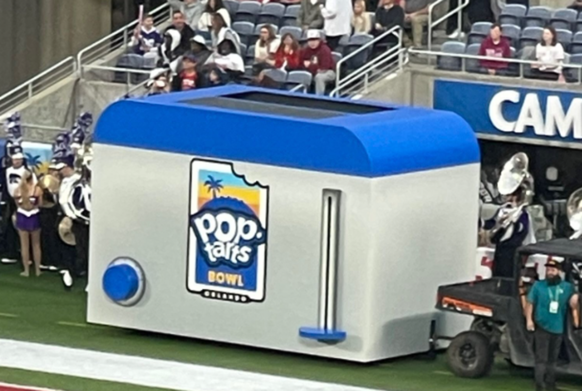 Photo Giant Toaster At PopTarts Bowl Is Going Viral The Spun What