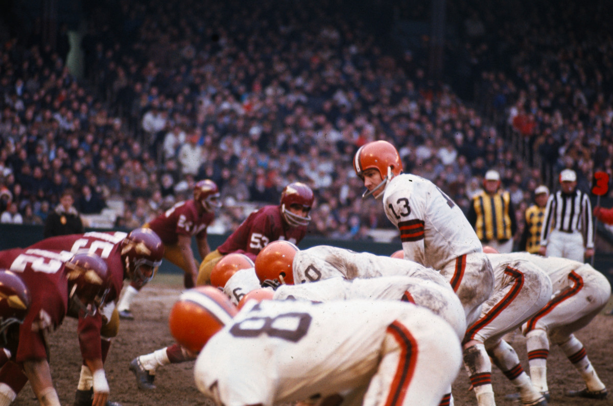 Browns quarterback Frank Ryan calls a play against the Washington Redskins.