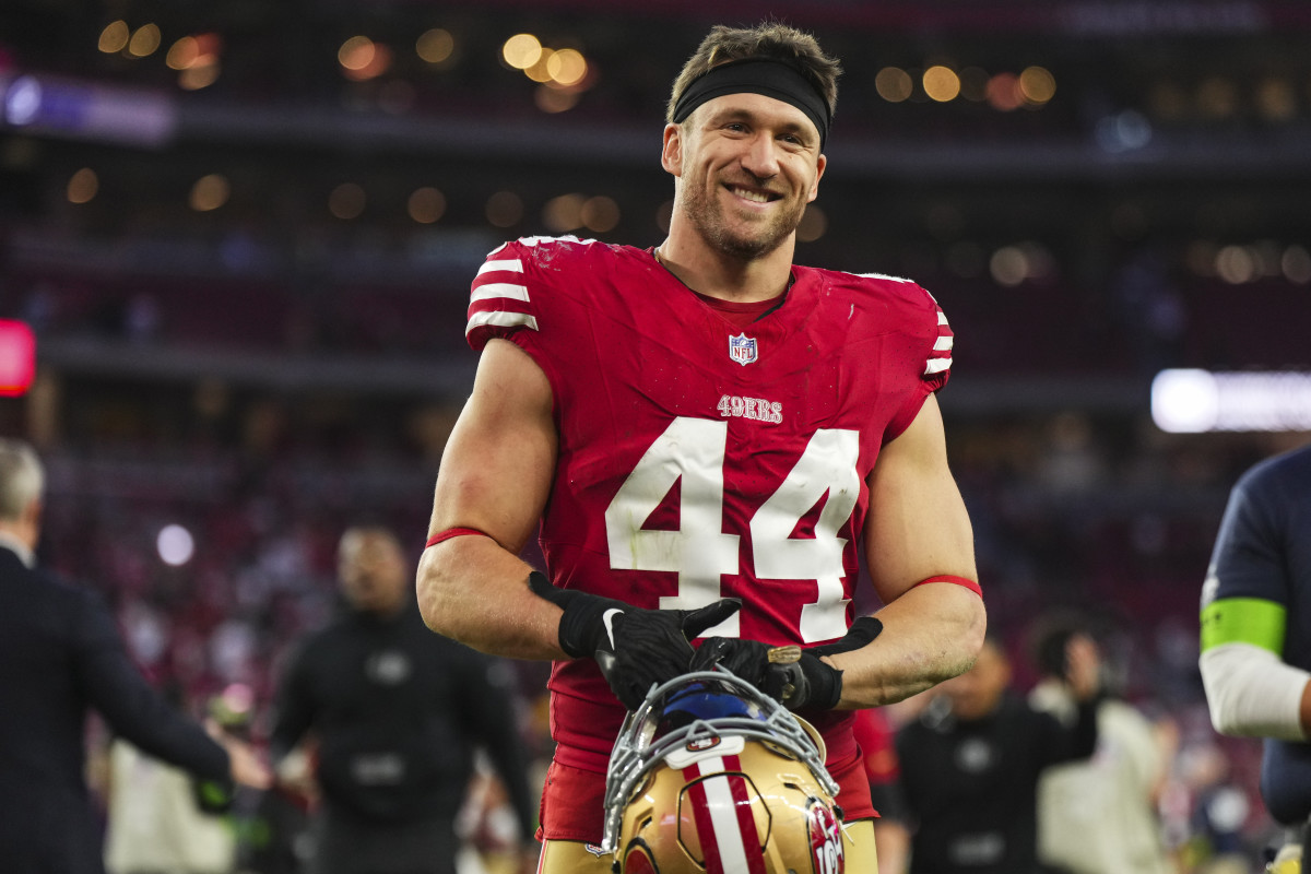 49ers fullback Kyle Juszczyk walks off of the field.