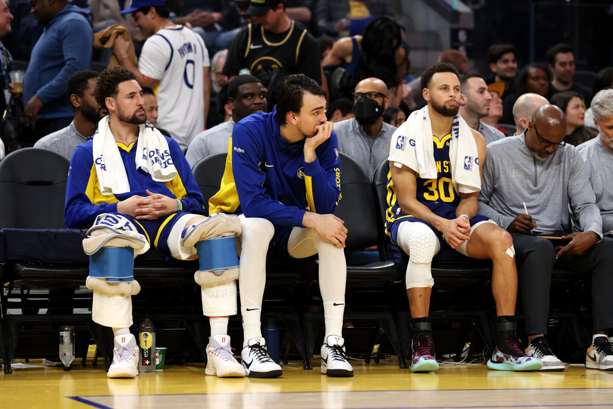 Warriors Star Steph Curry Leaves Game After Suffering Ankle Injury ...