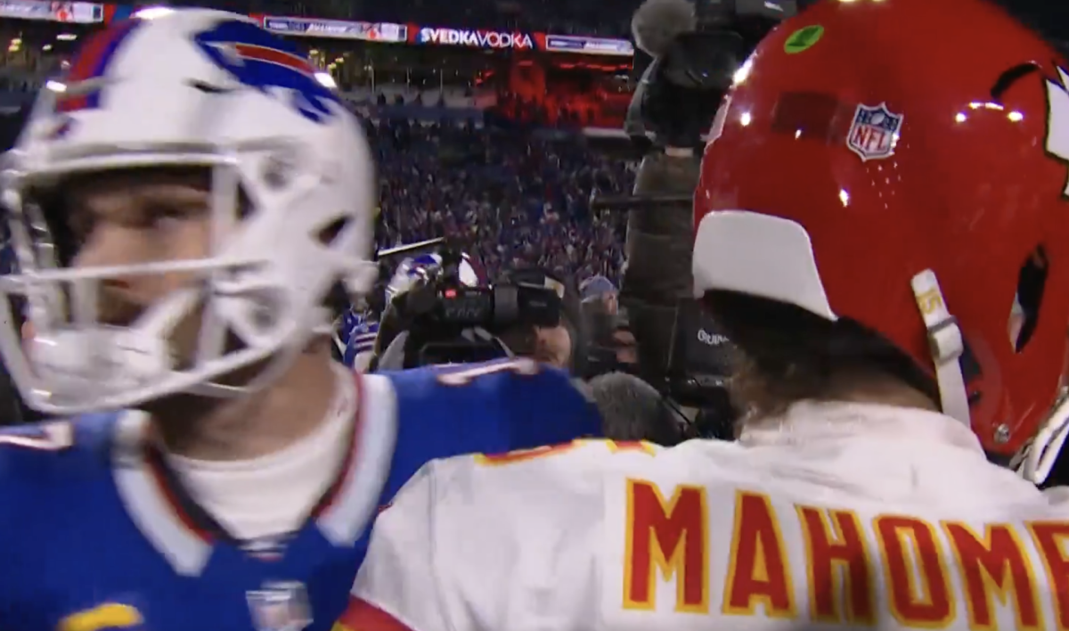 Video Josh Allen, Patrick Mahomes Postgame Handshake Goes Viral The Spun