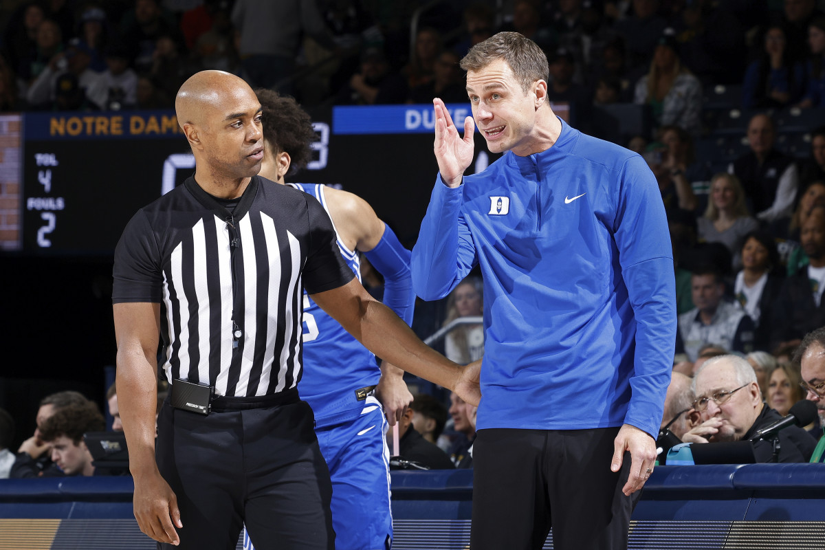 Video: Duke Star Pukes On Court During Play Monday Night - The Spun
