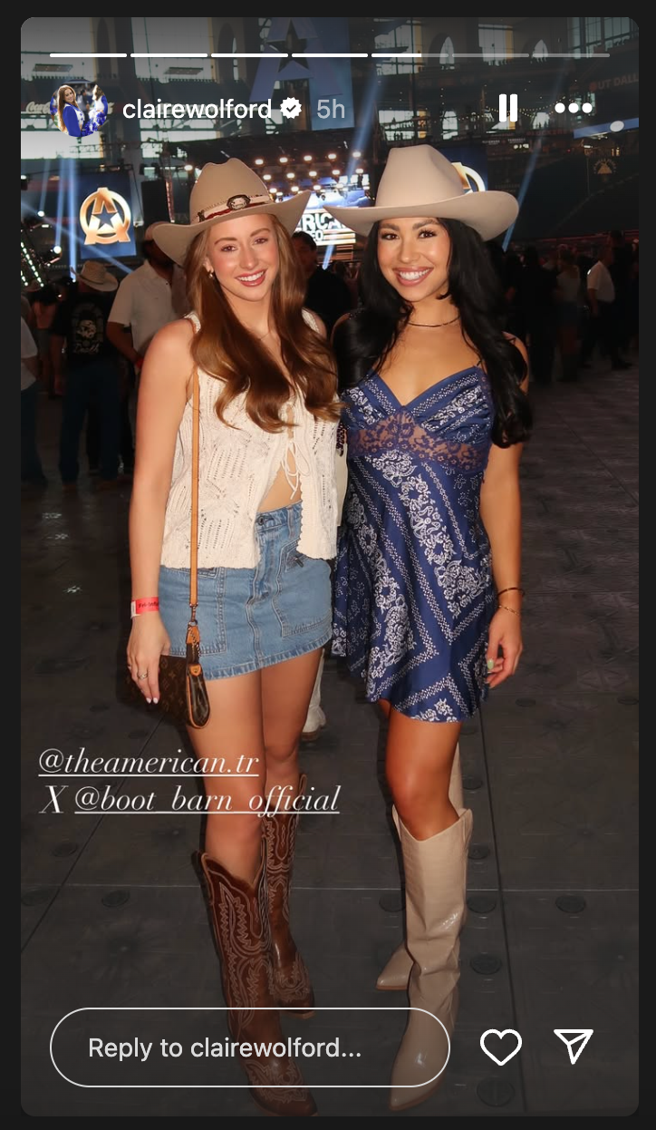 Dallas Cowboys Cheerleader Turns Heads In Short Skirt Photo The Spun