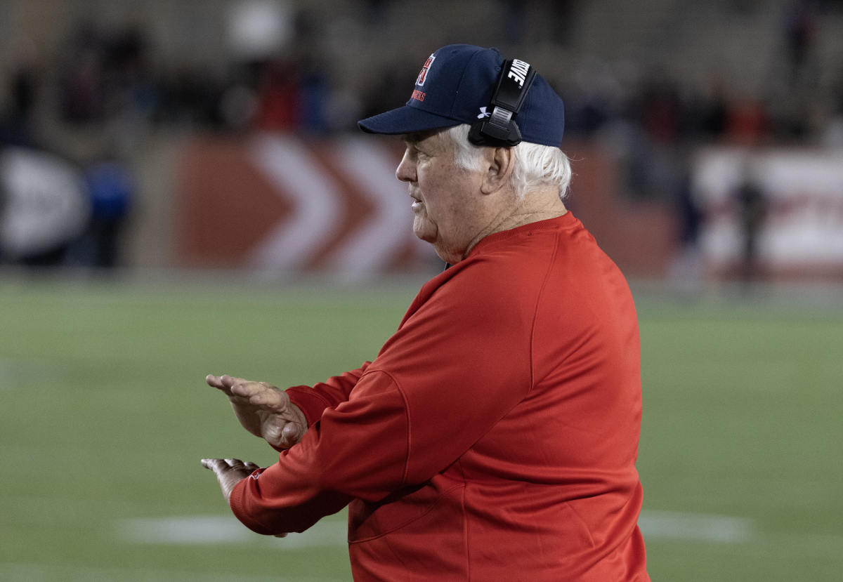 Prayers Pouring In For Former NFL Coach Wade Phillips