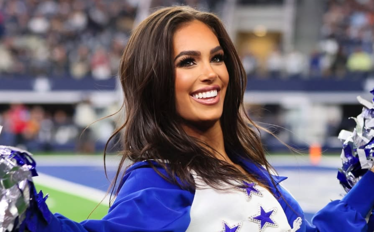 Stunning Cowboys Cheerleader Turns Heads With Mexico Swimsuit Photo