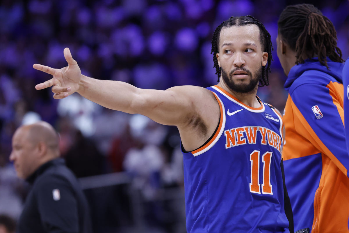 Jalen Brunson celebrates game-winning shot.