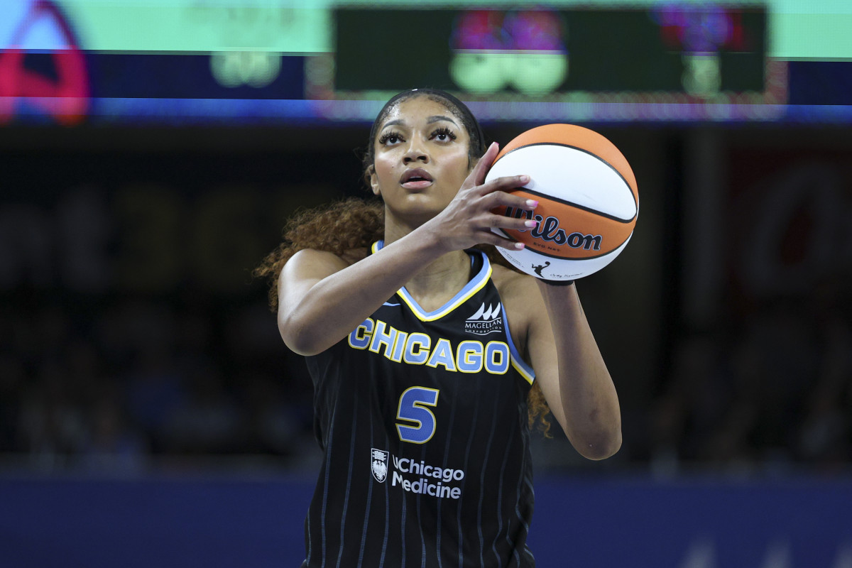 Angel Reese at the free throw line.