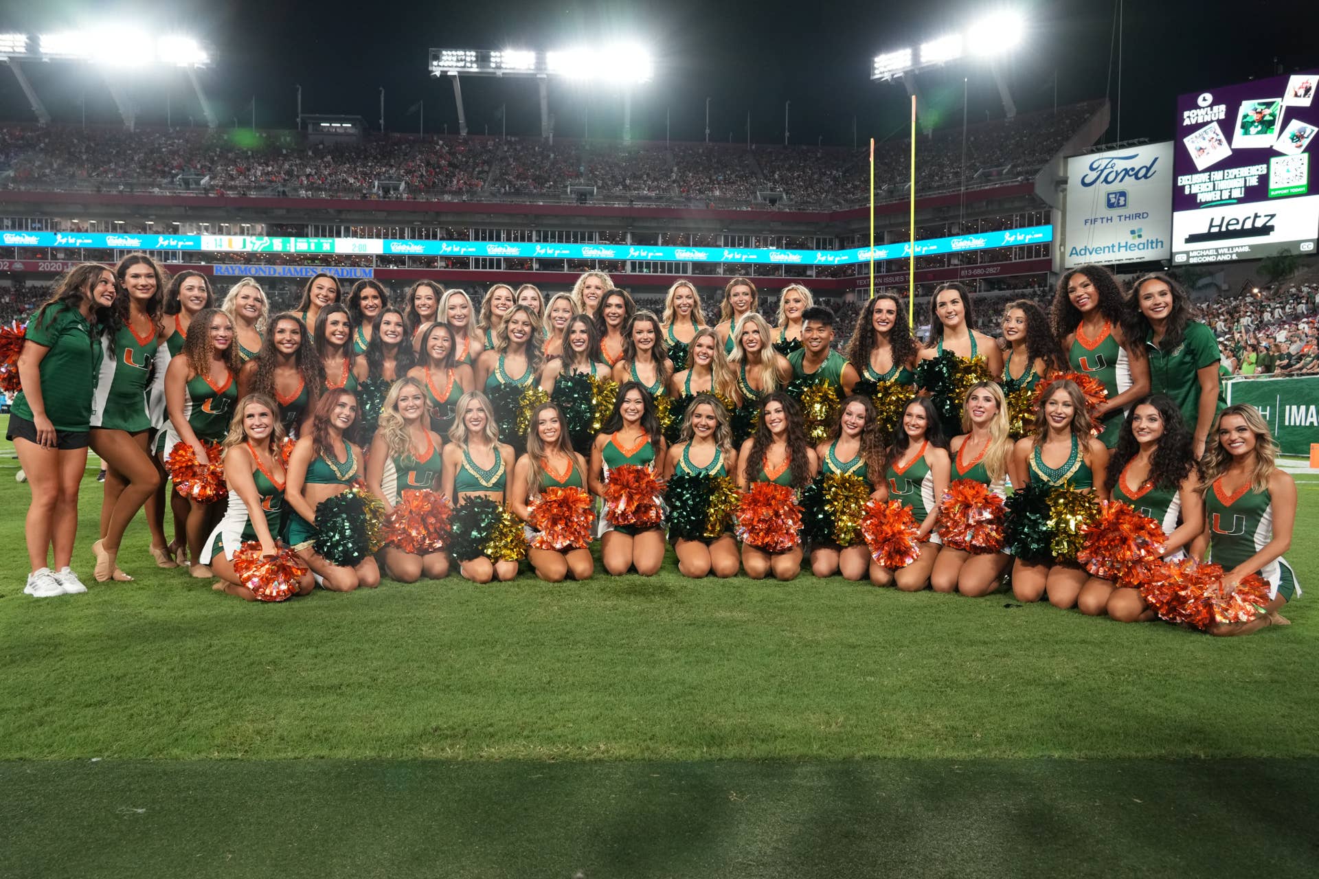 Fight Breaks Out Between Teammates On College Football Sideline The Spun