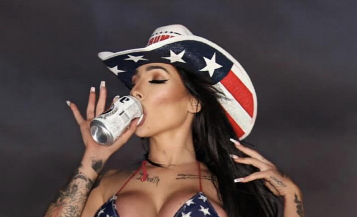 Streaker At NFL Game Posed For Jaw Dropping Swimsuit Photo The Spun