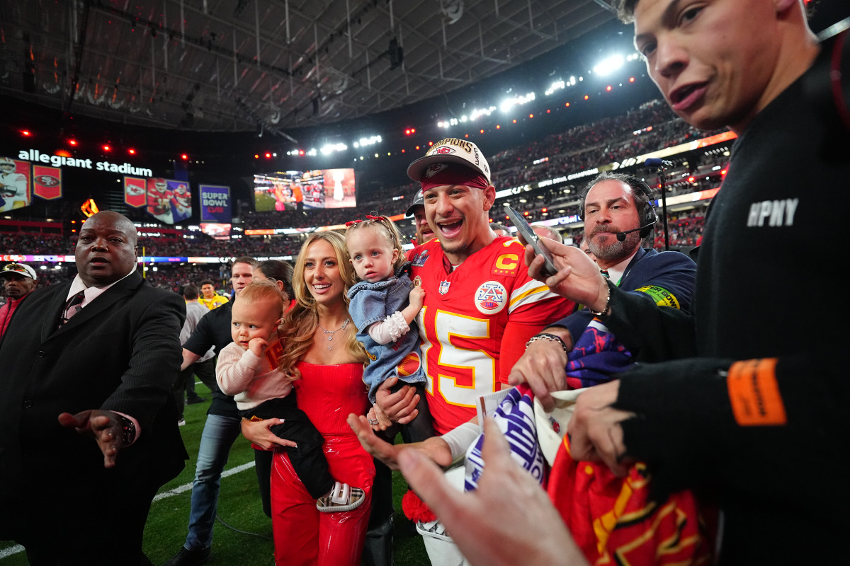 Patrick, Brittany Mahomes Had Hilarious Halloween Costumes The Spun