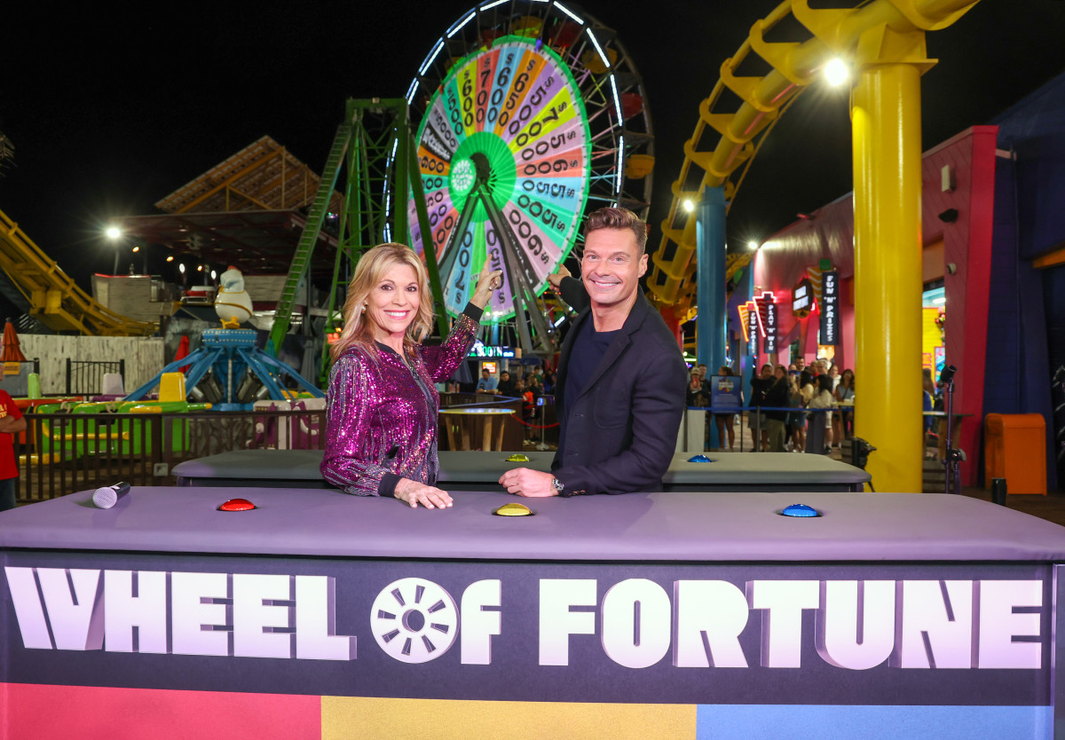 Wheel Of Fortune' Fans Have One Big Issue With Ryan Seacrest - The Spun