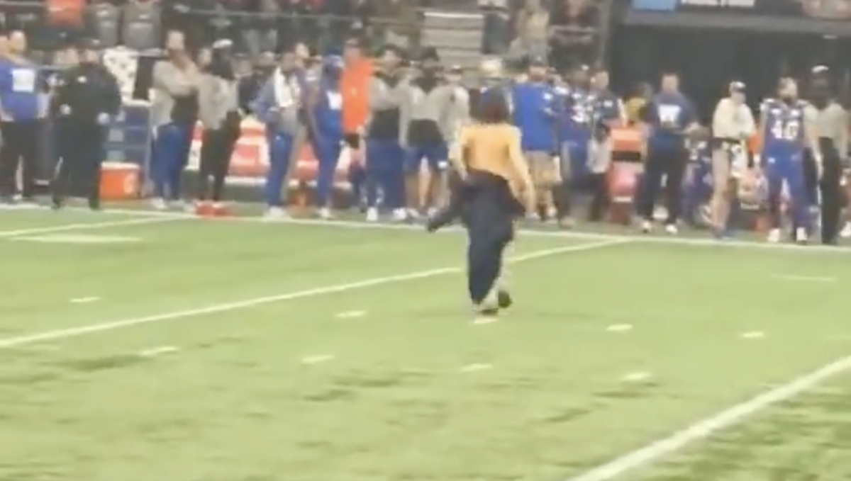 Woman Streaks On Field During The CFL Championship Game The Spun