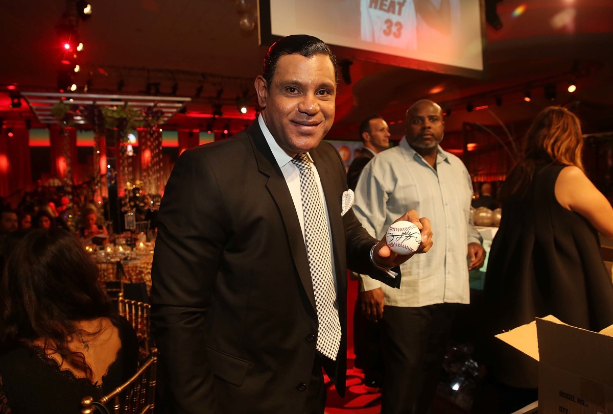 Everyone Has Same Reaction To Sammy Sosa's Appearance At Wrigley Field