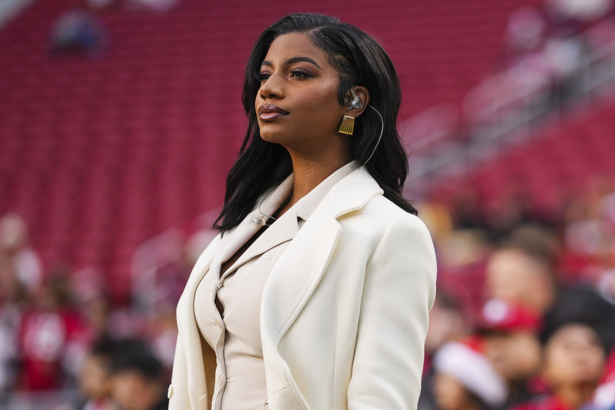 NFL Reporter Taylor Rooks Turned Heads In Gold Dress On Thursday Night ...